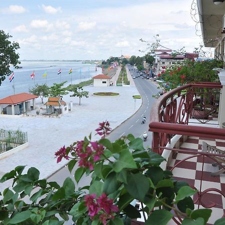 Cozyna Hotel Phnom Penh Exterior photo